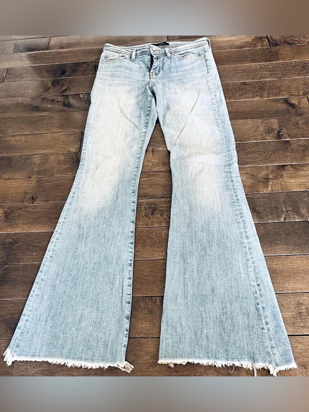 Like New Women’s Sz 28 Light Wash Flying Monkey Flared Denim